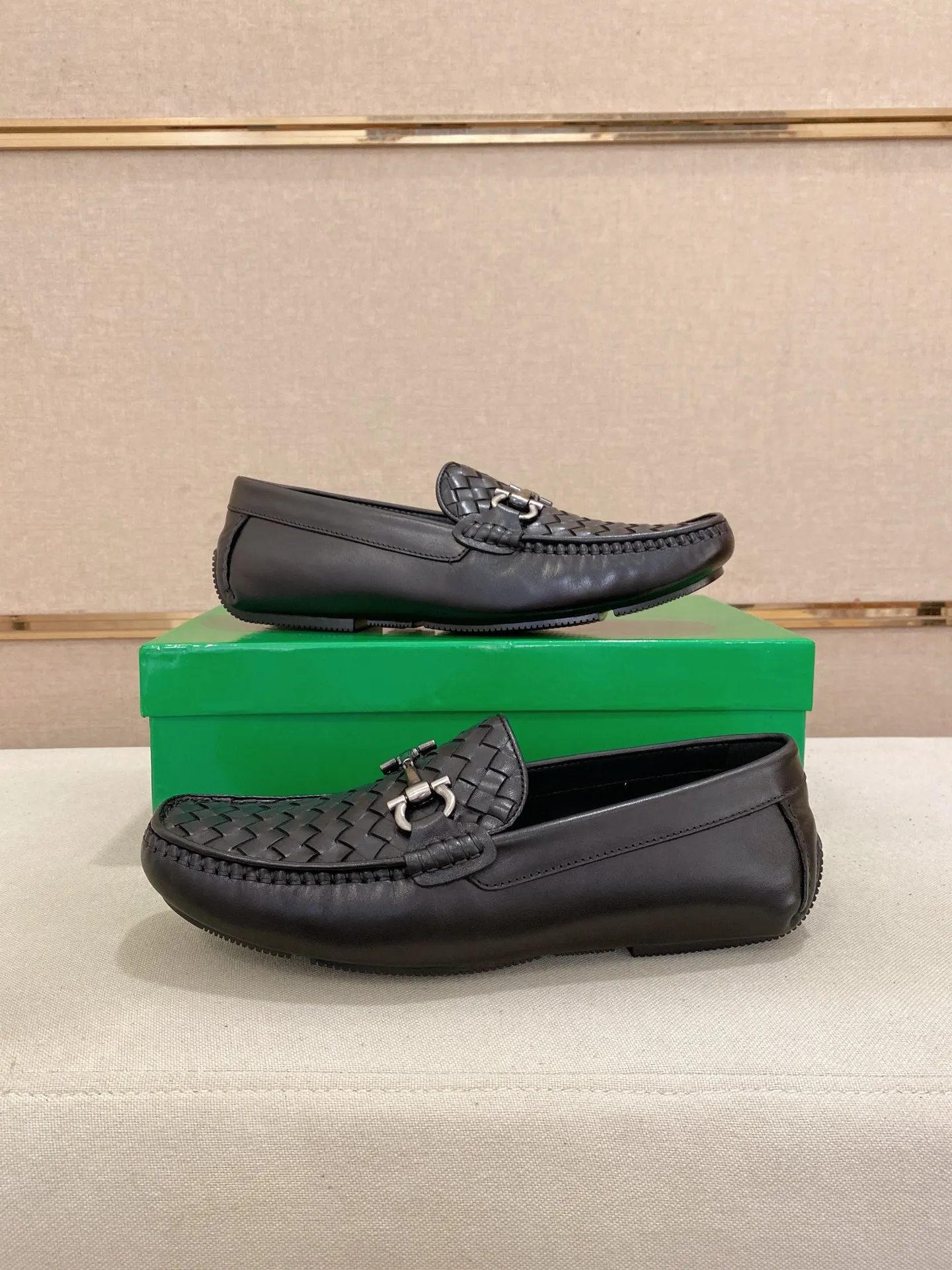 Men's shoes 💰 400💰 (Niu Li + Niu Pad) [BV] latest hot style‼ ️Casual men's shoes, uppers imported first-layer cowhide ➕Full imported cowhide lining✔️Exquisite workmanship, excellent foot feel, special rubber soles✔️, cool and fashionable, the latest fashion, fashionable outsole, hurry up. Code number: 38-44 (can be customized to 37.45, non-refundable)